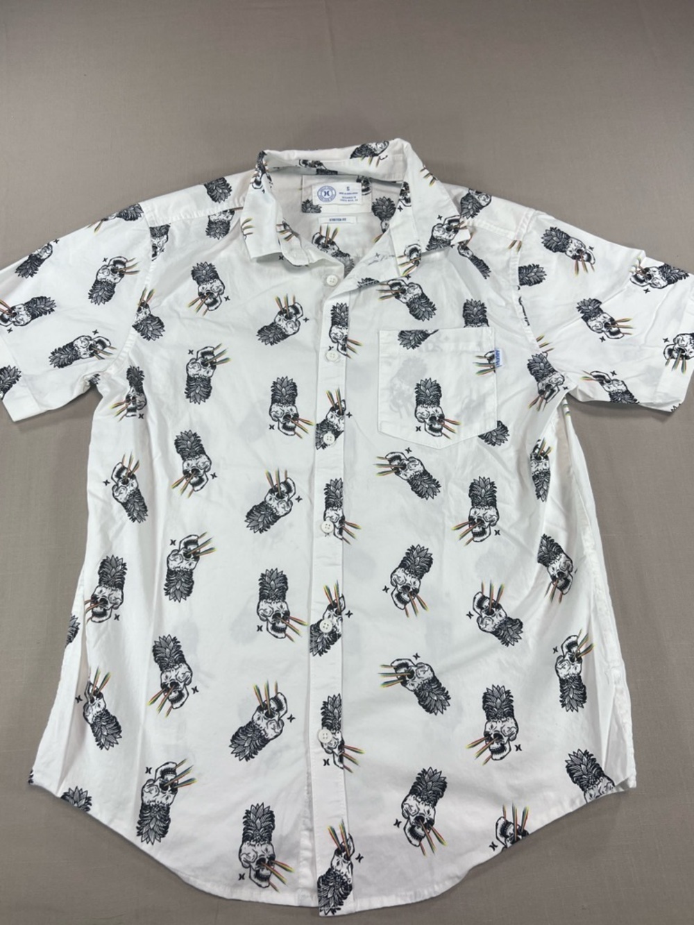 Hurley Men’s S White Skull Pineapple Print Short Sleeve Button Down Stretch Fit - Picture 10 of 10